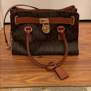 AUTHENTIC  Michael Kors bag Key and Lock SET PRICE